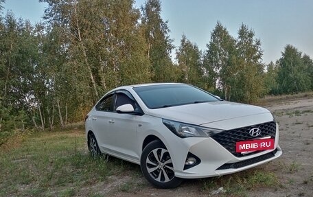 Hyundai Solaris II рестайлинг, 2022 год, 1 850 000 рублей, 4 фотография