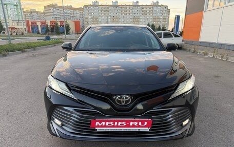 Toyota Camry, 2020 год, 3 290 000 рублей, 2 фотография