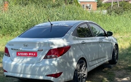 Hyundai Solaris II рестайлинг, 2016 год, 800 000 рублей, 1 фотография
