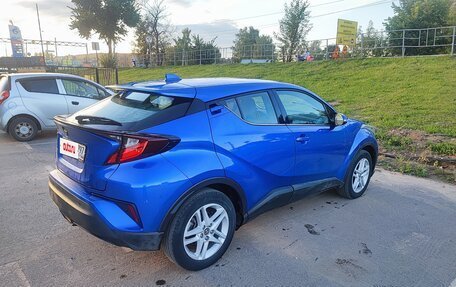 Toyota C-HR I рестайлинг, 2020 год, 2 400 000 рублей, 2 фотография