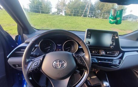 Toyota C-HR I рестайлинг, 2020 год, 2 400 000 рублей, 6 фотография