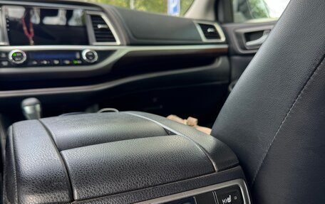 Toyota Highlander III, 2014 год, 2 800 000 рублей, 10 фотография