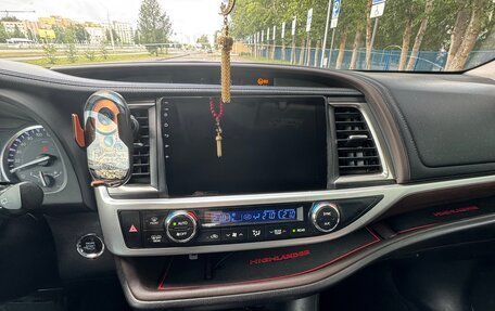 Toyota Highlander III, 2014 год, 2 800 000 рублей, 16 фотография