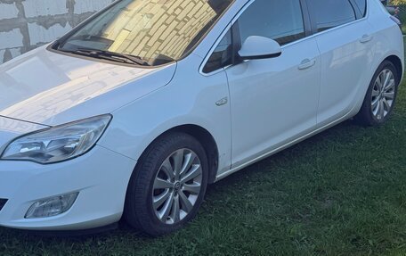 Opel Astra J, 2011 год, 580 000 рублей, 3 фотография