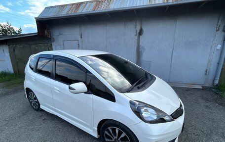 Honda Fit III, 2013 год, 1 255 555 рублей, 27 фотография