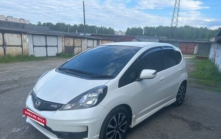 Honda Fit III, 2013 год, 1 255 555 рублей, 26 фотография