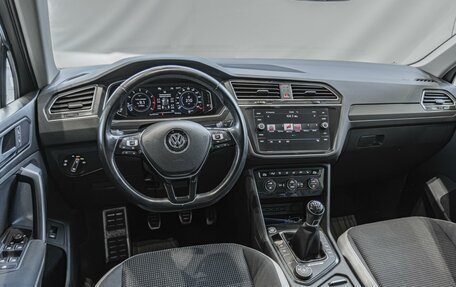 Volkswagen Tiguan II, 2019 год, 2 420 000 рублей, 13 фотография