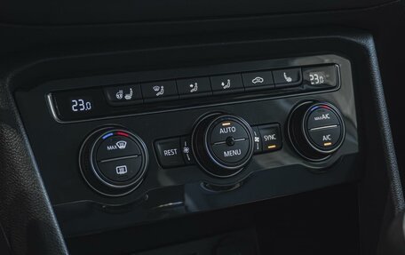 Volkswagen Tiguan II, 2019 год, 2 420 000 рублей, 21 фотография