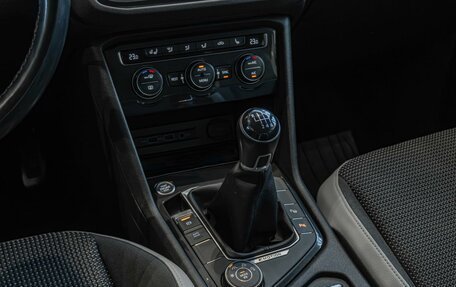 Volkswagen Tiguan II, 2019 год, 2 420 000 рублей, 18 фотография