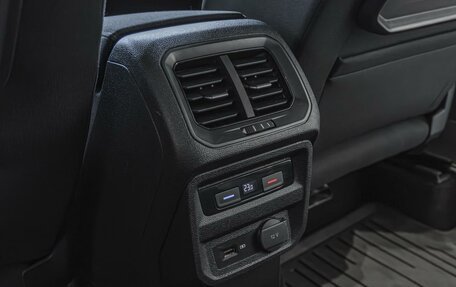Volkswagen Tiguan II, 2019 год, 2 420 000 рублей, 32 фотография