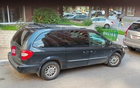 Chrysler Voyager IV, 2001 год, 900 000 рублей, 2 фотография