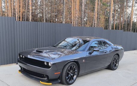 Dodge Challenger III рестайлинг 2, 2021 год, 7 000 000 рублей, 2 фотография