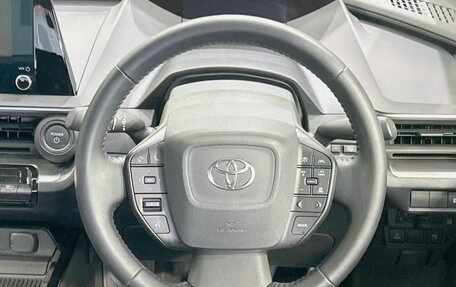 Toyota Prius IV XW50, 2024 год, 3 300 000 рублей, 8 фотография