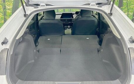 Toyota Prius IV XW50, 2024 год, 3 300 000 рублей, 10 фотография