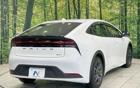Toyota Prius IV XW50, 2024 год, 3 300 000 рублей, 5 фотография