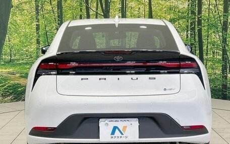 Toyota Prius IV XW50, 2024 год, 3 300 000 рублей, 4 фотография
