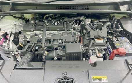 Toyota Prius IV XW50, 2024 год, 3 300 000 рублей, 13 фотография
