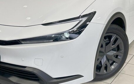 Toyota Prius IV XW50, 2024 год, 3 300 000 рублей, 9 фотография