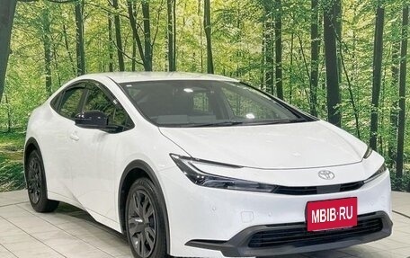 Toyota Prius IV XW50, 2024 год, 3 300 000 рублей, 3 фотография