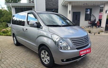 Hyundai Grand Starex Grand Starex I рестайлинг 2, 2012 год, 1 700 000 рублей, 2 фотография