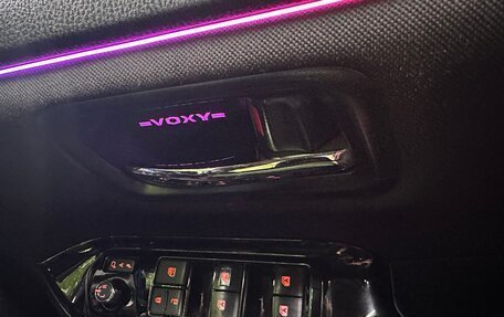 Toyota Voxy III, 2018 год, 2 385 000 рублей, 11 фотография
