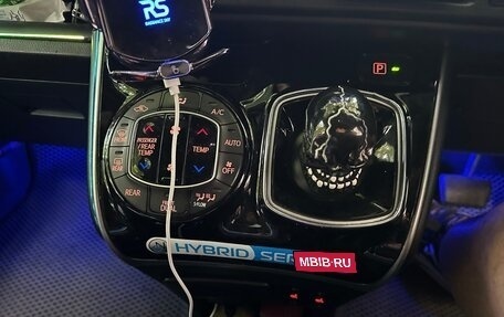Toyota Voxy III, 2018 год, 2 385 000 рублей, 9 фотография