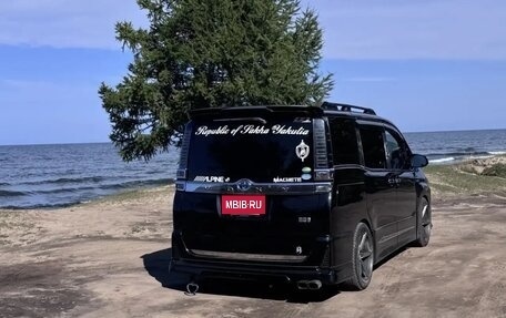 Toyota Voxy III, 2018 год, 2 385 000 рублей, 5 фотография
