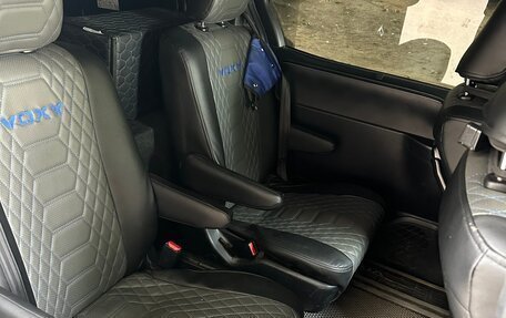 Toyota Voxy III, 2018 год, 2 385 000 рублей, 16 фотография