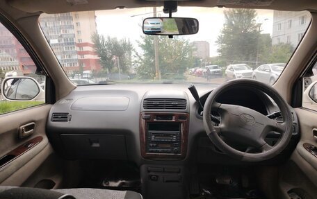 Toyota Ipsum II, 2000 год, 500 000 рублей, 6 фотография