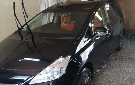 Toyota Prius Alpha I (ZVW40/41), 2013 год, 1 000 000 рублей, 1 фотография