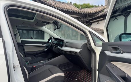 Volkswagen Golf VIII, 2021 год, 1 677 000 рублей, 21 фотография