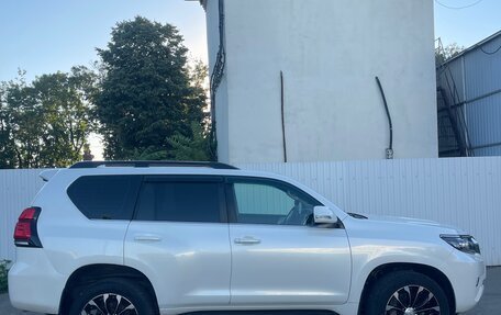 Toyota Land Cruiser Prado 150 рестайлинг 2, 2017 год, 4 850 000 рублей, 2 фотография