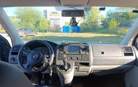 Volkswagen Caravelle T5, 2013 год, 1 980 000 рублей, 2 фотография