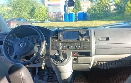 Volkswagen Caravelle T5, 2013 год, 1 980 000 рублей, 4 фотография