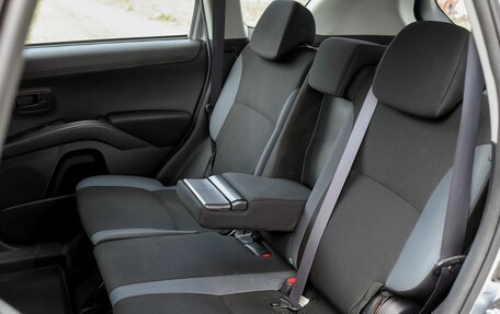 Mitsubishi Outlander III рестайлинг 3, 2011 год, 1 349 000 рублей, 12 фотография
