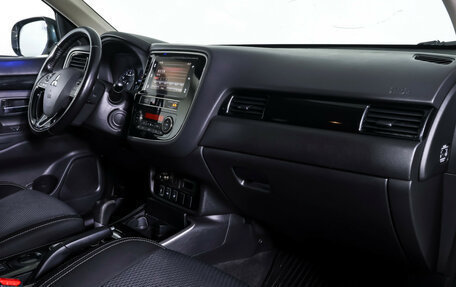 Mitsubishi Outlander III рестайлинг 3, 2019 год, 1 548 000 рублей, 10 фотография
