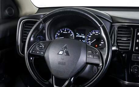 Mitsubishi Outlander III рестайлинг 3, 2019 год, 1 548 000 рублей, 13 фотография