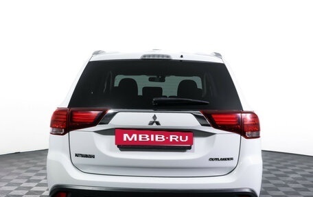Mitsubishi Outlander III рестайлинг 3, 2019 год, 1 548 000 рублей, 6 фотография