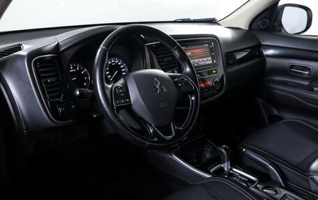 Mitsubishi Outlander III рестайлинг 3, 2019 год, 1 548 000 рублей, 14 фотография