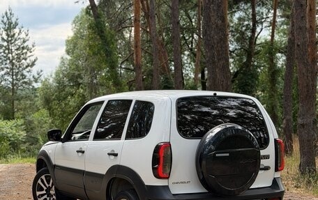 Chevrolet Niva I рестайлинг, 2018 год, 650 000 рублей, 3 фотография