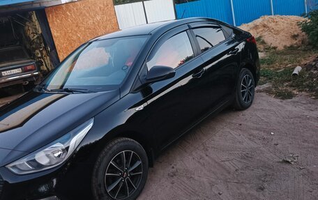 Hyundai Solaris II рестайлинг, 2017 год, 1 300 000 рублей, 3 фотография