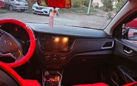 Hyundai Solaris II рестайлинг, 2017 год, 1 300 000 рублей, 6 фотография