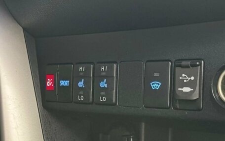 Toyota RAV4, 2018 год, 2 650 000 рублей, 16 фотография