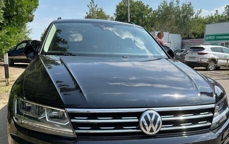 Volkswagen Tiguan II, 2019 год, 2 370 000 рублей, 1 фотография