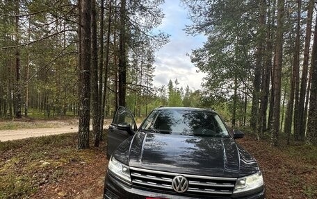 Volkswagen Tiguan II, 2019 год, 2 370 000 рублей, 2 фотография