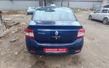 Renault Logan II, 2018 год, 700 000 рублей, 4 фотография