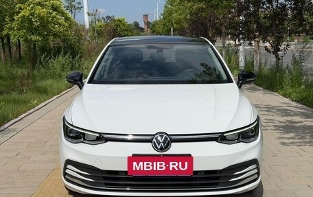 Volkswagen Golf VIII, 2022 год, 1 580 000 рублей, 2 фотография