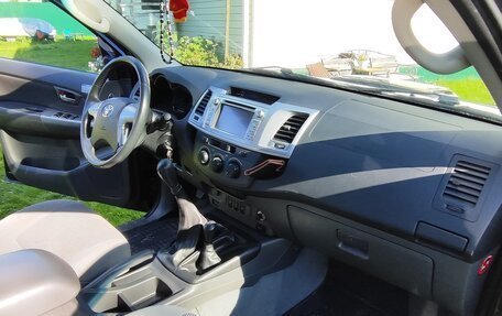 Toyota Hilux VII, 2012 год, 2 400 000 рублей, 11 фотография