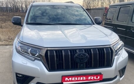 Toyota Land Cruiser Prado 150 рестайлинг 2, 2020 год, 5 600 000 рублей, 2 фотография