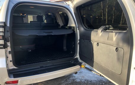 Toyota Land Cruiser Prado 150 рестайлинг 2, 2020 год, 5 600 000 рублей, 21 фотография
